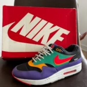 Nike Throw Back Gently Worn Sneaker